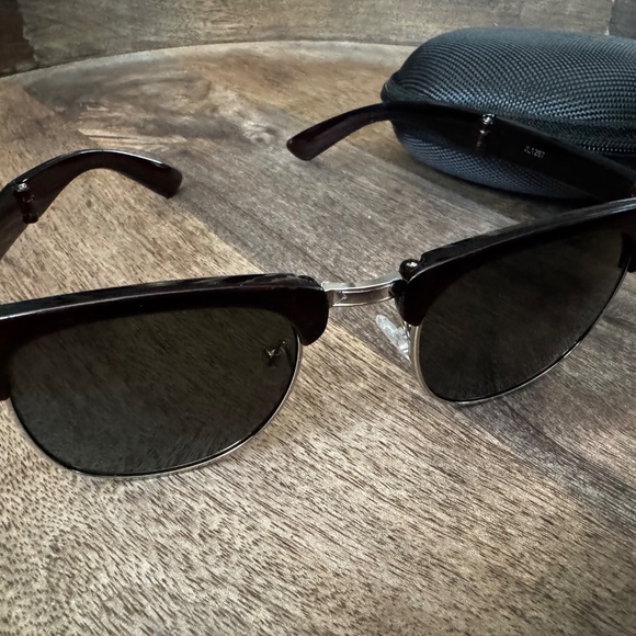 NWT- Brown Foldable Clubmaster Sunglasses With Easy Carry Case - Picture 2 of 4